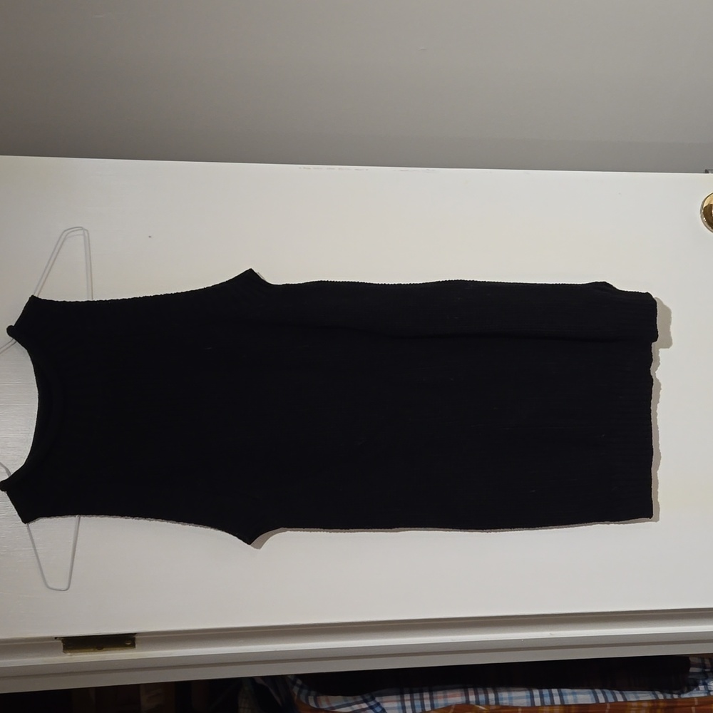 Womens black size Large, Harve Benard sleeveless sweater